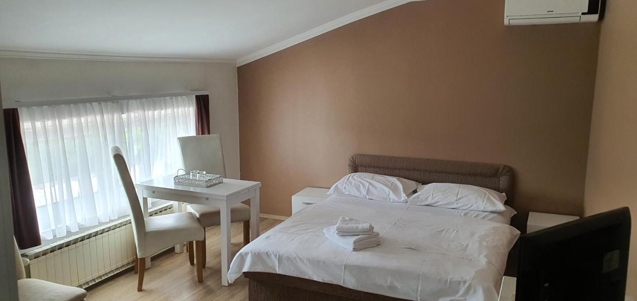 Gostilna S Prenocisci Pri Janezu Hotel Zgornja Loznica Bagian luar foto